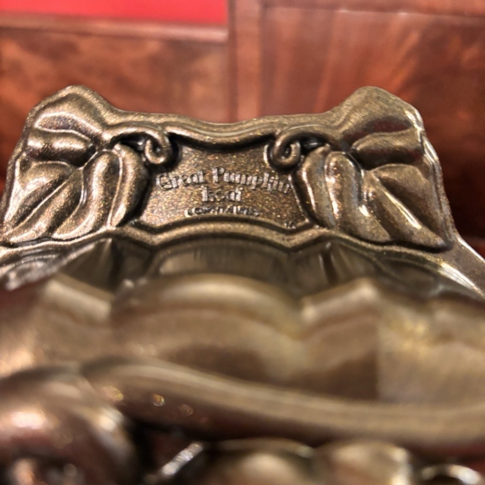 Williams Sonoma Nordic Ware Great Pumpkin Loaf Pan Autumn Botanical Cakelet Pan - Picture 6 of 8
